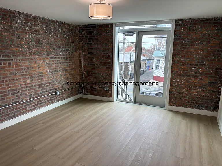 265 Manton Ave — Photo 37