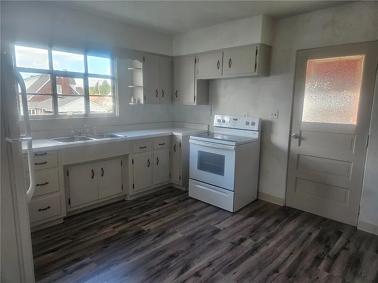 2448 Mill St — Photo 4