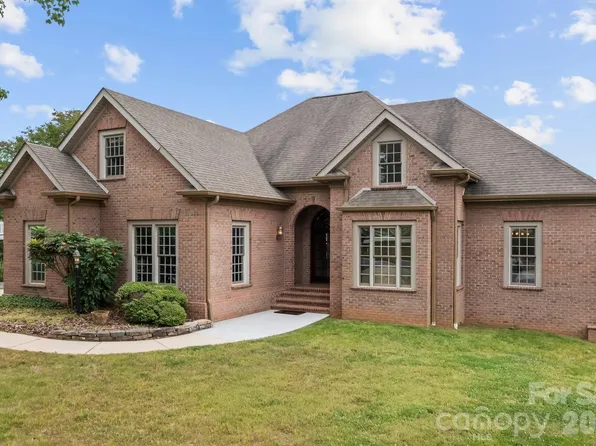 221 Windemere Isle Rd, Statesville, NC 28677