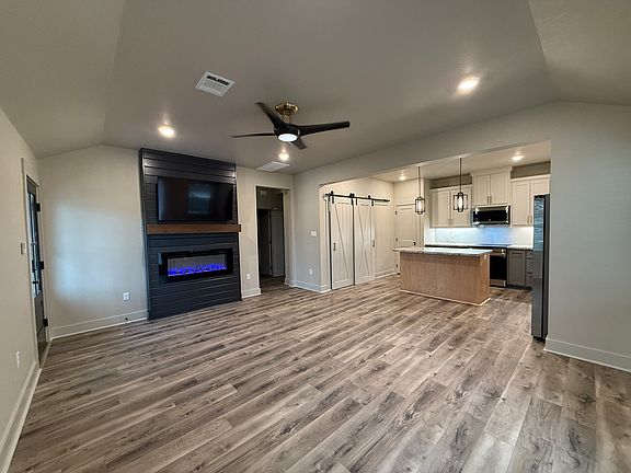 5th image of 109 W Louisiana St #1