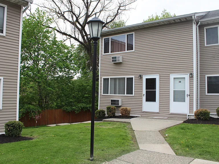 8 Fishkill Glen Dr #A — Photo 2