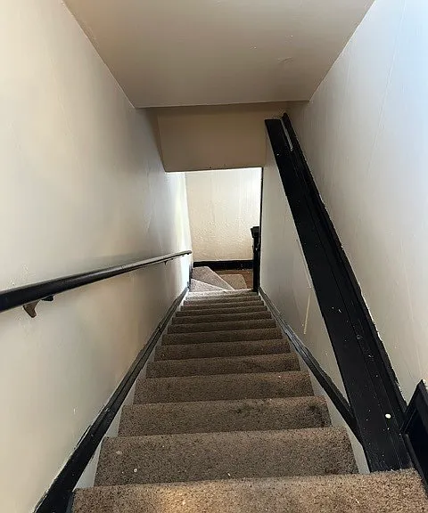 212 W Washington St — Photo 23