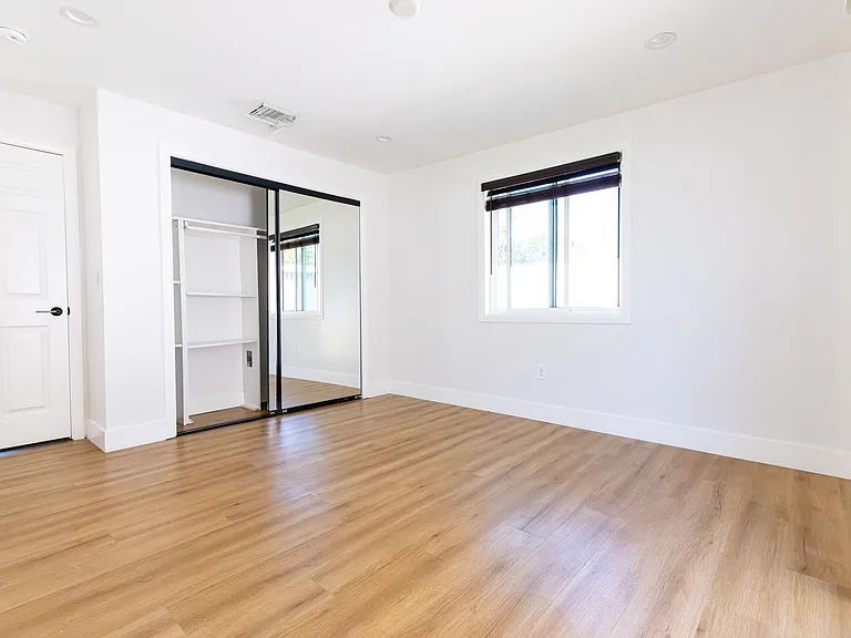 9738 N Lemona Ave — Photo 8