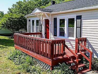 3rd image of 127 Holly Tree Cir