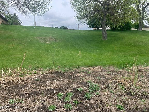 4th image of 144 S Lake Dr