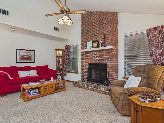 3rd image of 1033 Quail Hollow Dr