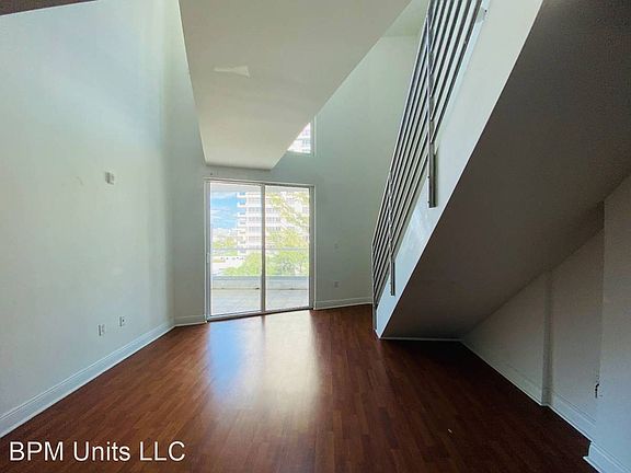 5th image of 6362 Collins Ave #503