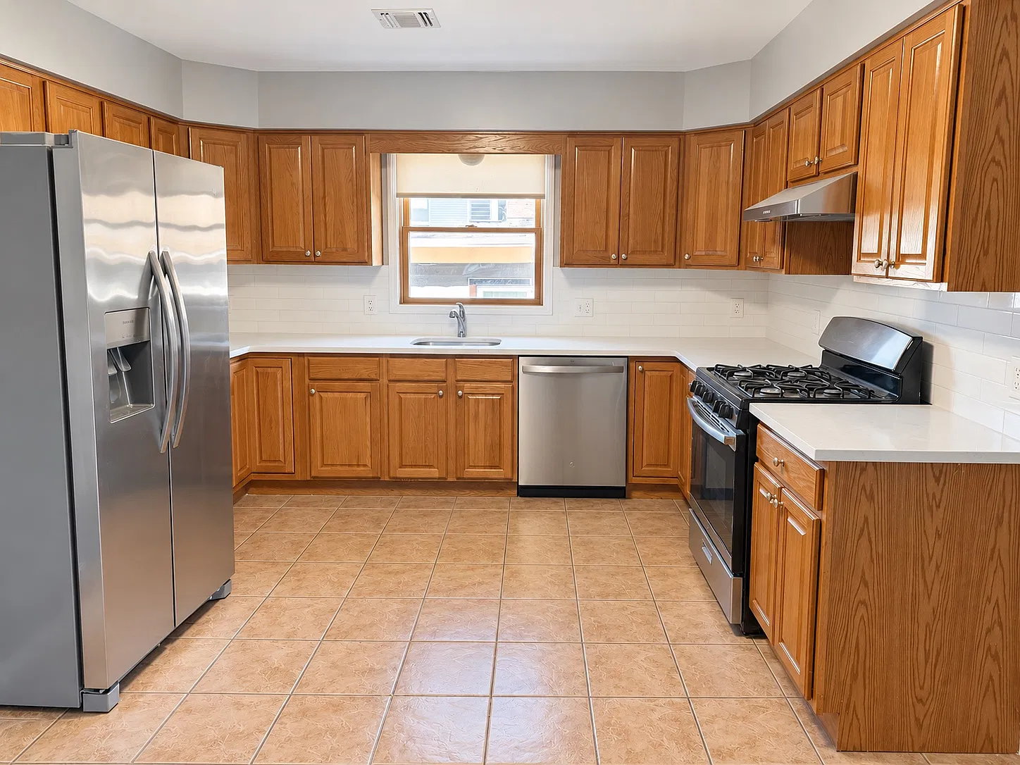 3 bed, 1800 sqft, $3,200 — Photo 4