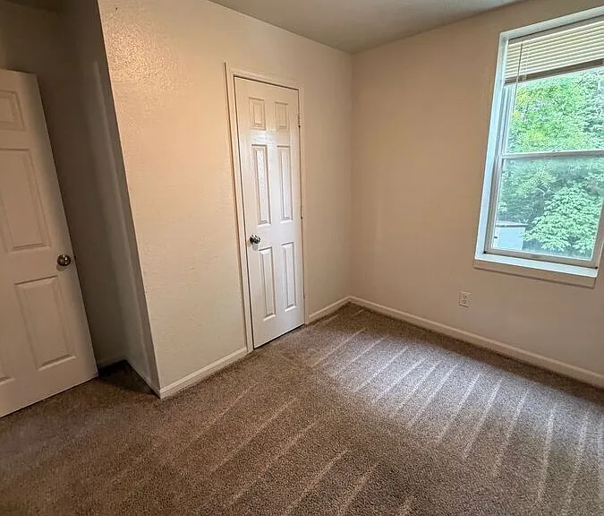 301 E Kansas St — Photo 50