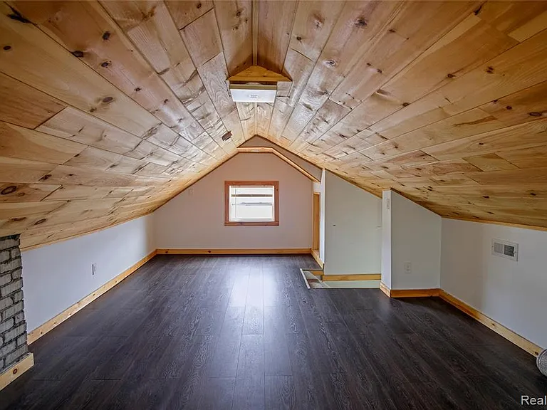 206 N Troy St — Photo 25