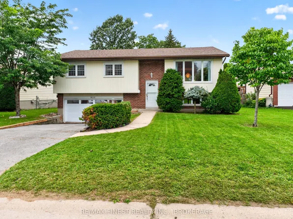 925 Kenshaw St, Kingston, ON K7P 1L8