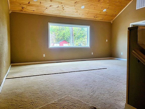 5th image of 901 Kyle St