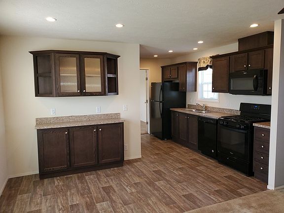 2nd image of 7040 Shawnee Dr #185