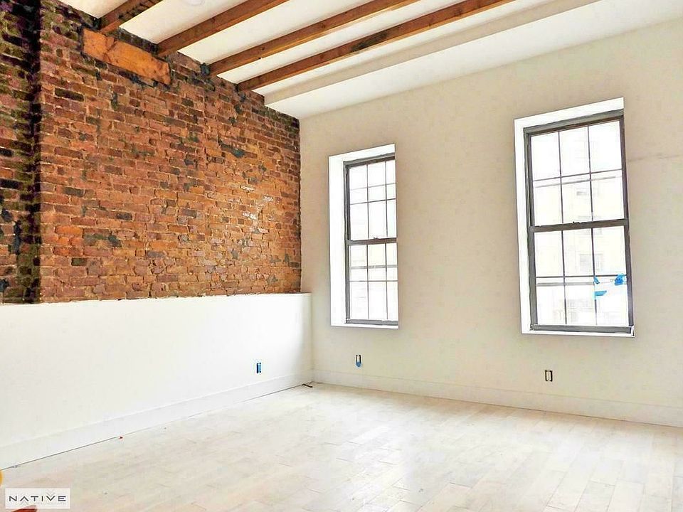 1st image of 754A Willoughby Ave #2A
