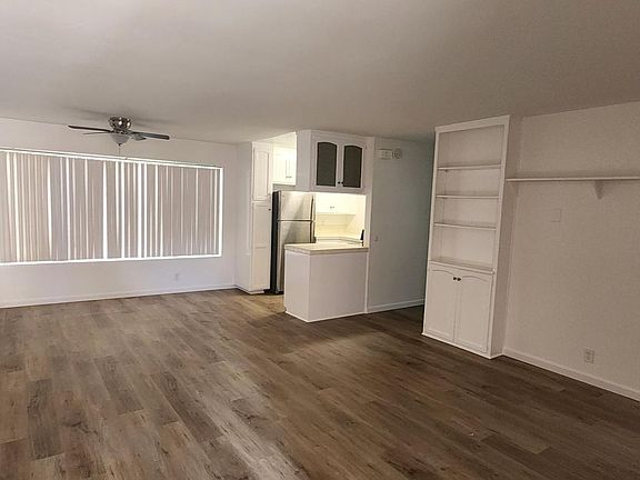3rd image of 4030 Louisiana St #9
