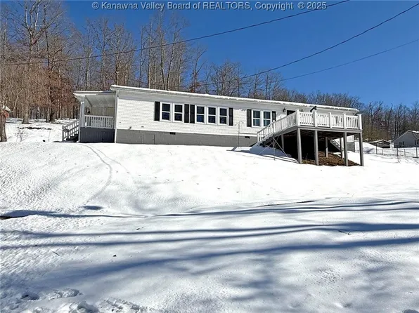 1949 Garretts Bend Rd, Sod, WV 25564