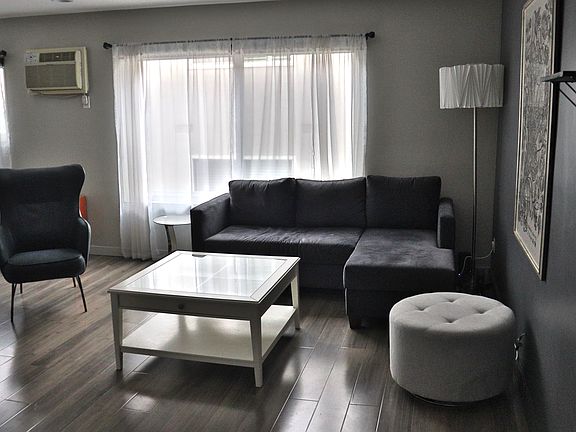 2nd image of 960 Larrabee St APT 207