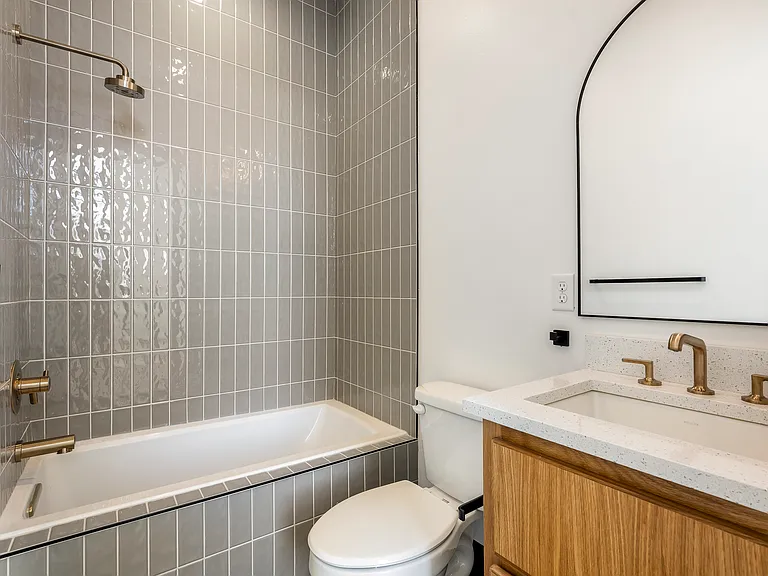905 SE 4th St #210 — Photo 21