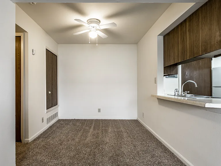 Bay Pointe Apartments — Photo 9