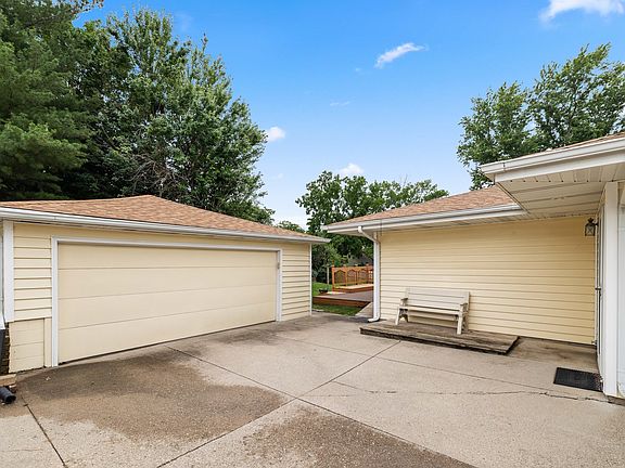 3rd image of 4601 Fairview Dr