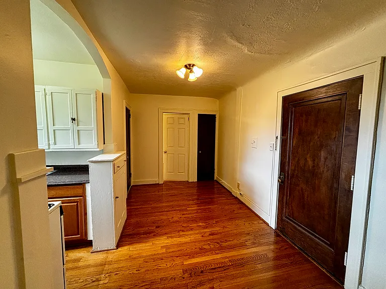 Entry/foyer