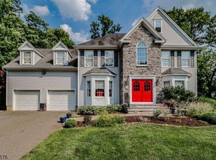 5 Druetzler Dr, Morris Plains, NJ 07950