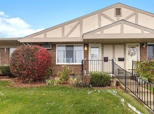 25333 Potomac Dr UNIT 7, South Lyon, MI