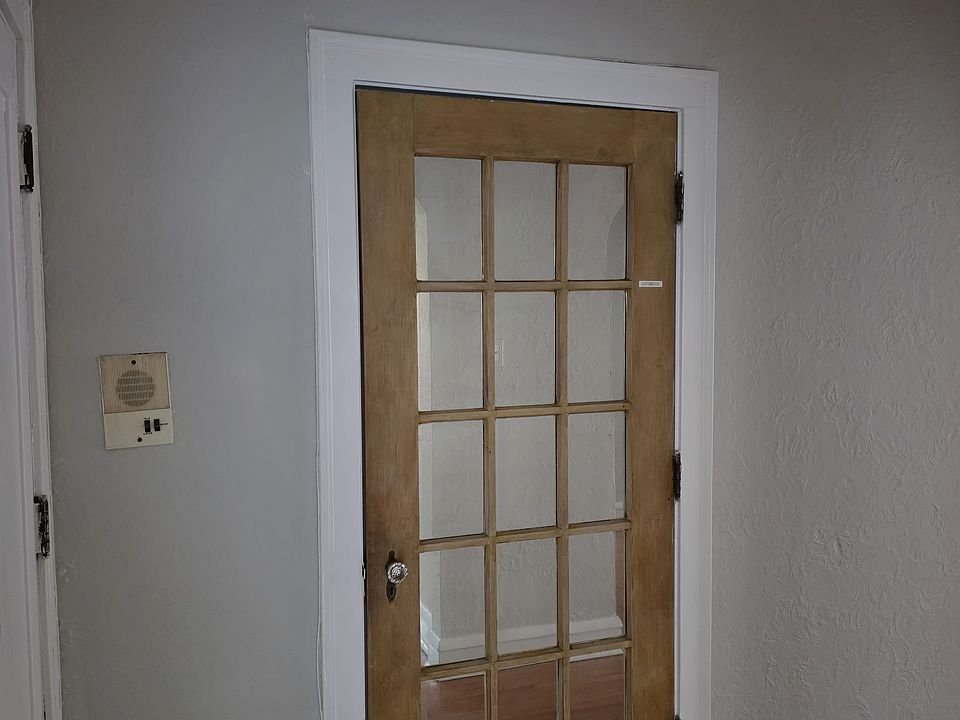 Entrance closet
