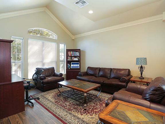 4th image of 11111 Auburn Gln