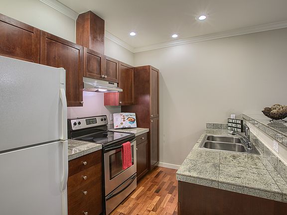 4th image of 25025 SE Klahanie Blvd APT C201