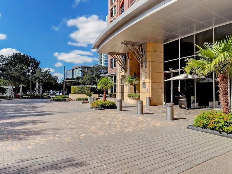 1901 Post Oak Blvd #2402 — Photo 15