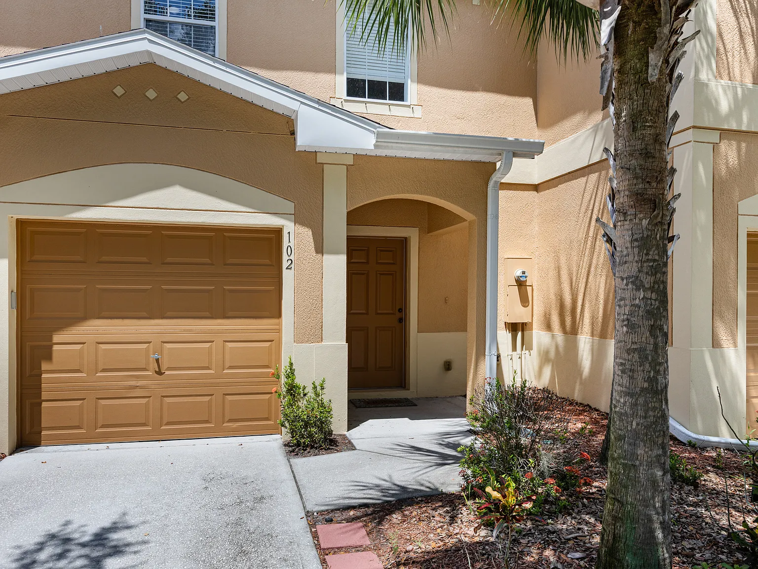 2 bed, 1467 sqft, $1,900 — Photo 2