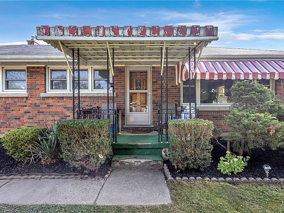 3rd image of 7 Willowdale St