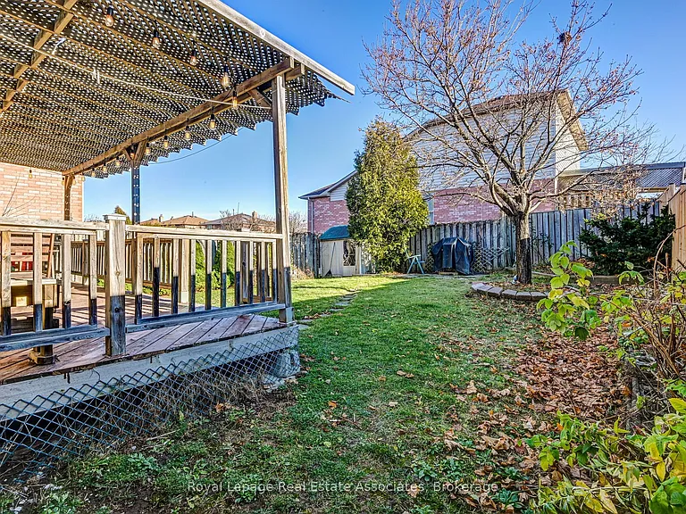 70 Nectarine Cres — Photo 22