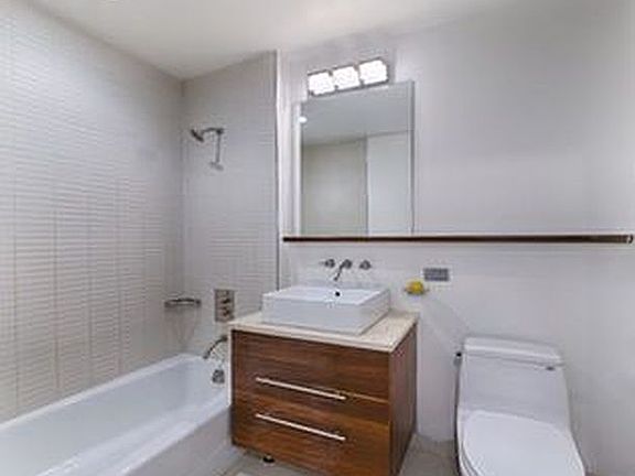 4th image of 225 W 60th St APT 8D