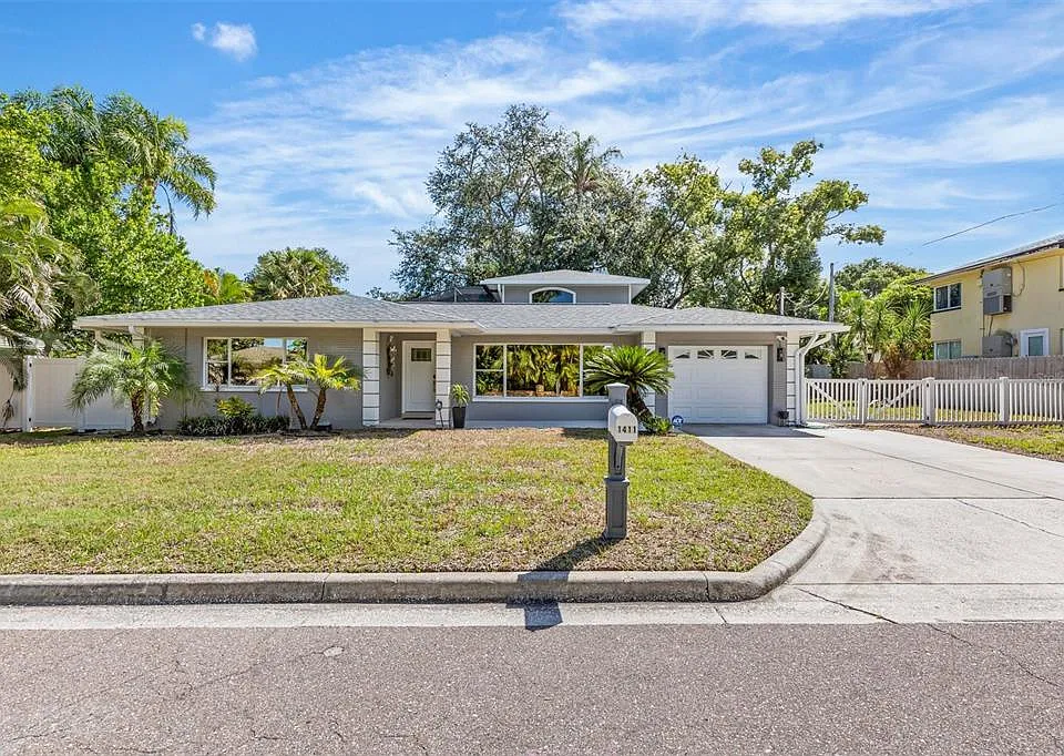 1411 Sunset Dr