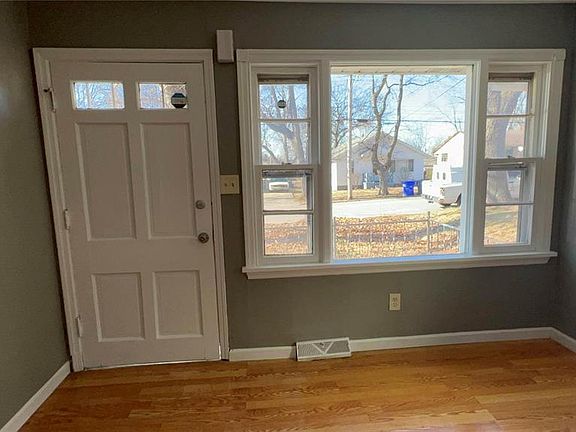 2nd image of 3212 W Tennyson Ave