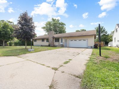1147 E Byron Rd, Norton Shores, MI, 49441