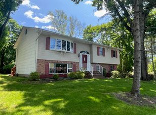 45 Princeton Dr, Tappan, NY 10983