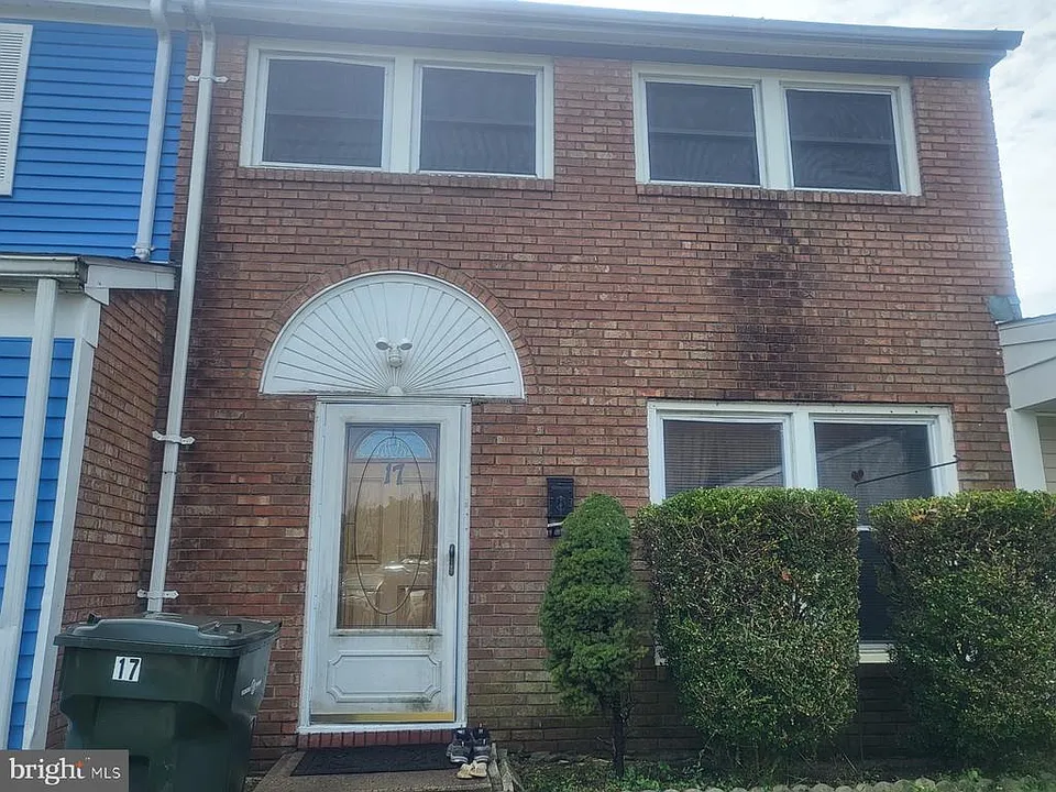 17 Roberts Pl