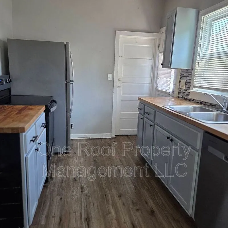 3 bed, 2.0 bath, 1200 sqft, $1,350 — Photo 2