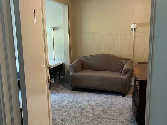 3rd image of 129 Springfield Rd Room 1