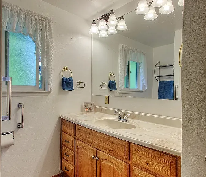 2920 NE 8th Pl — Photo 18