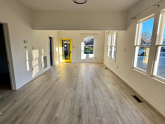 4th image of 416 Riverside Ave