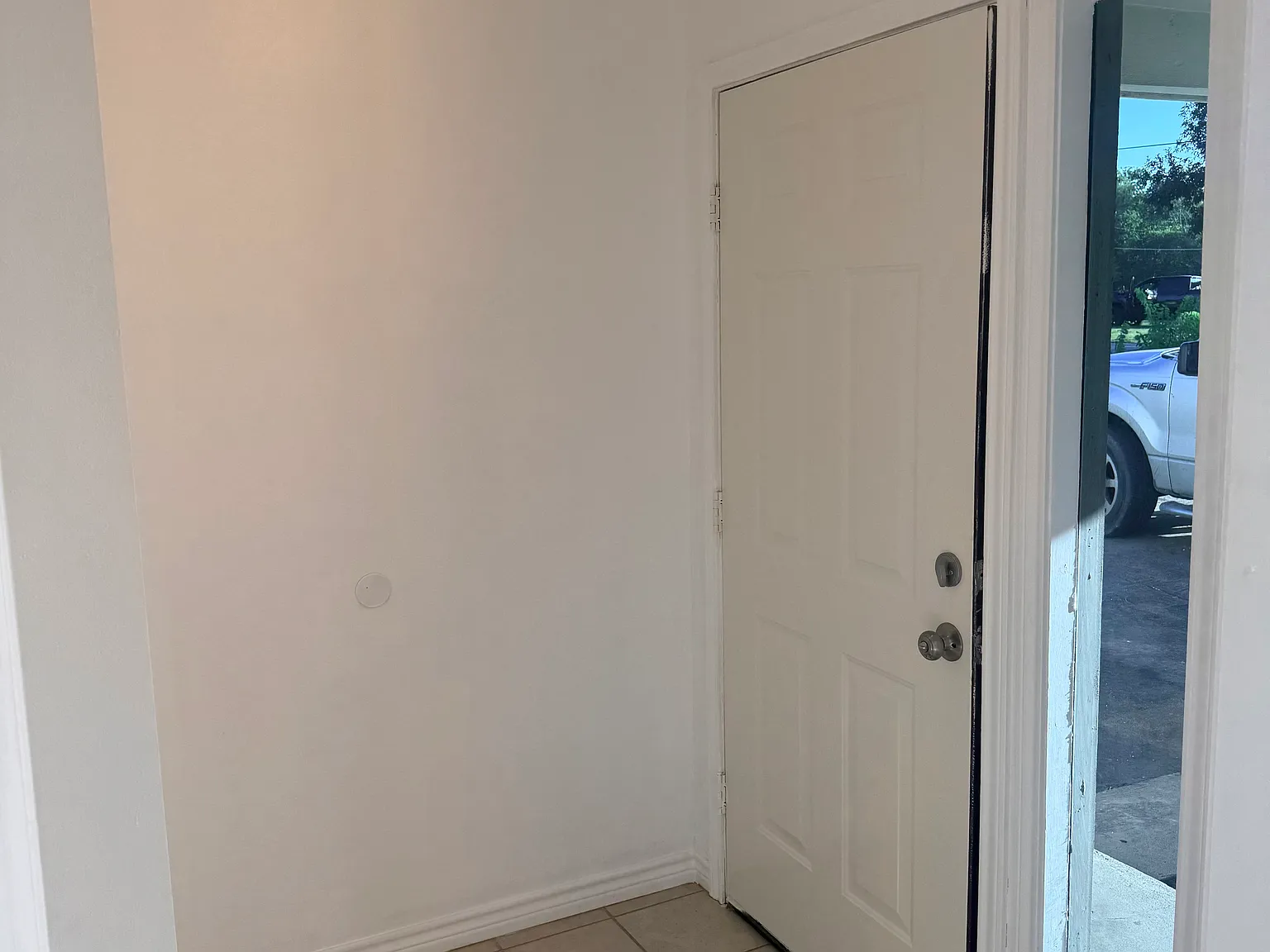 3 bed, 2045 sqft, $1,800 — Photo 2