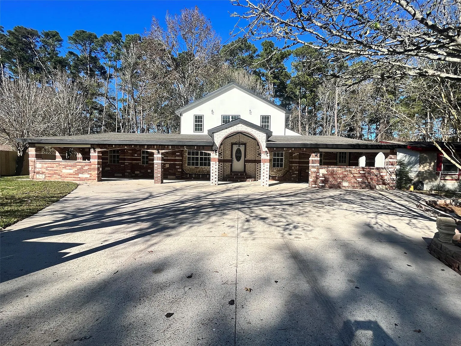 6 bed, 4.0 bath, 3120 sqft, $3,700 — Photo 1