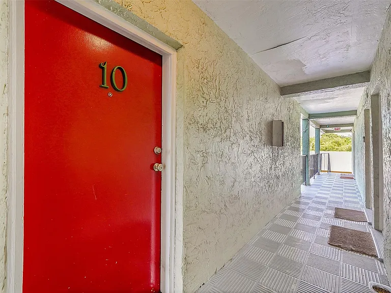 1005 SW 15th Ave #10 — Photo 5