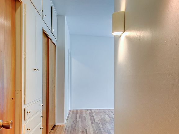4th image of 5518 N Lynwood Pl