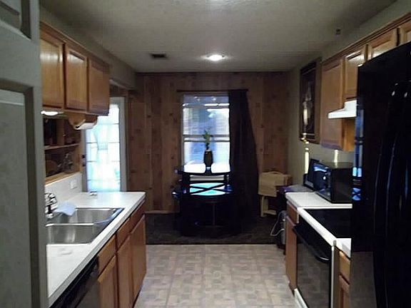 5th image of 644 Ozark Ave
