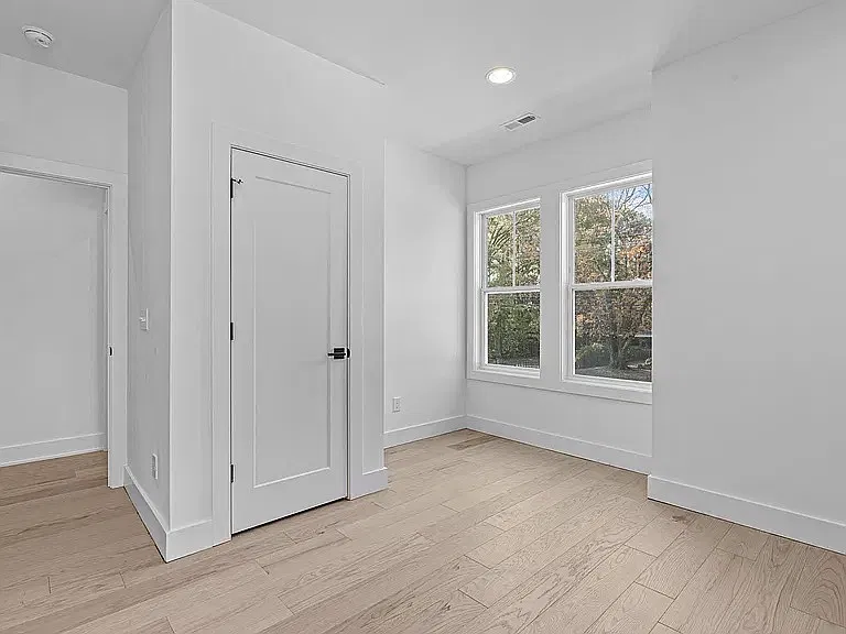 4 bed, 3.5 bath, 2334 sqft, $775 — Photo 3